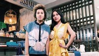 Namun ia kerap membuat heboh dengan mengunggah foto ataupun video mesranya bersama Dera Siagian. (Dok. Instagram/yunizaicha)