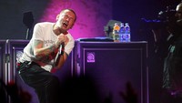Chester Bennignton meninggalkan duka karena berita bunuh diri. Ia adalah si gahar yang dulunya kerap dibully saat kecil. Foto: Matthew Simmons/Getty Images