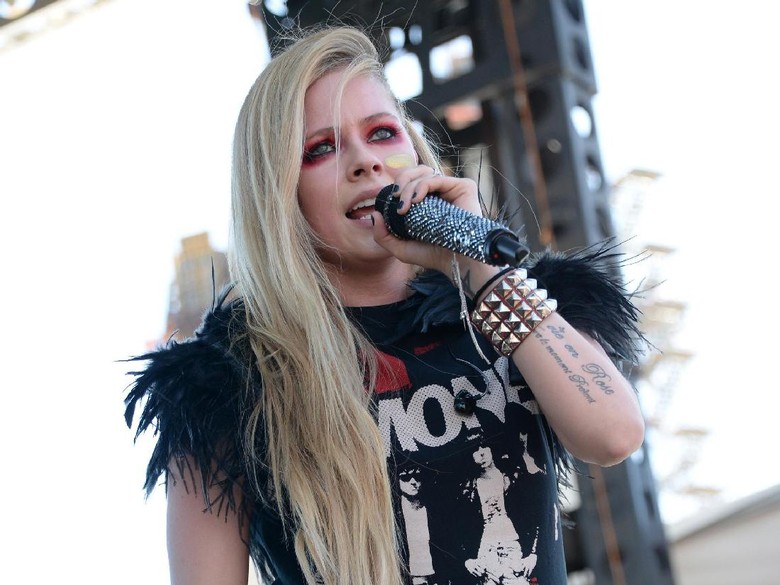 Avril Lavigne Pacaran dengan Miliuner Texas? Avril Lavigne Pacaran dengan Miliuner Texas?