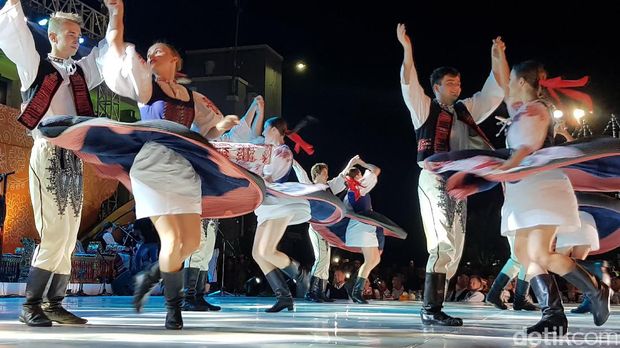 Tutup Cross Culture Festival, Risma Sebut Surabaya Kota Seni