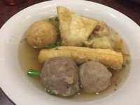 Bakso Malang Enggal: Slurpp! Gurih Segar Bakso Malang Penghangat Badan