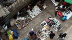 Semua Ada! Pasar Loak Kebayoran Lama Tetap Eksis