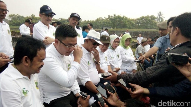Atut Divonis 5,5 Tahun, Ini Jawaban Gubernur dan Wagub Banten Atut Divonis 5,5 Tahun, Ini Jawaban Gubernur dan Wagub Banten