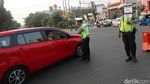 Urai Kemacetan di Matraman, Polisi Berlakukan Pengalihan Arus