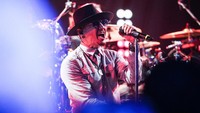 Chester ditemukan tak bernyawa dalam keadaan gantung diri di kediamannya di Los Angeles, Amerika Serikat.