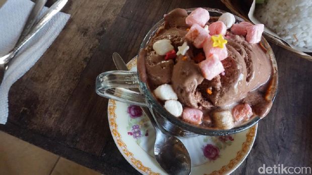 Makan Sambil Main ke 'Rumah' Doraemon yang Ndeso di Yogyakarta