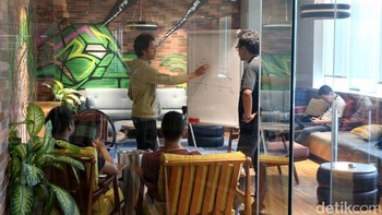 Salah satu ruangan yang dindingnya terdapat gambar mural. (Foto: detikINET/Ari Saputra/ Teks: Josina)