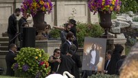 Saat dipemakaman Chris Cornell, ia pun menyanyikan lagu Halelujah dari Leonard Cohen. David McNew/Getty Images/detikFoto.