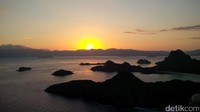 Bukan rahasia lagi kalau Pulau Komodo juga menjadi tujuan turis internasional dengan berbagai keindahannya seperti binatang Komodo dan Pantai Pink. (dok detik).