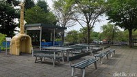 Kebun Binatang Asahiyama terbagi beberapa zona yang antara lain Hokkaido Animal House, Monkey House, Chimpanze House dan Ezo Deer Forest. Jika hari biasa, menurut Michiko, pengunjung ke tempat ini mencapai 4 ribu orang (Baban/detikTravel)