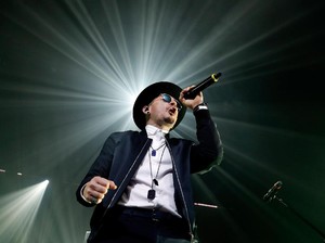 Pesan Haru Sang Putra Sebelum Chester Bennington Gantung Diri