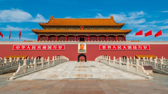 tiananmen square is an old building in Beijing.