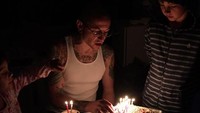 Momen saat Chester berulang tahun. Dok. twitter/@TalindaB