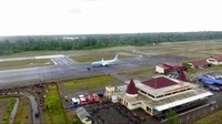 Presiden Jokowi berharap Bandara Nop Goliat Dekai dapat membawa manfaat besar bagi masyarakat khususnya di Kabupaten Yahukimo. Dia pun meminta agar bandara ini dapat dijaga dengan baik oleh masyarakat sekitar. Istimewa/Jokowi.