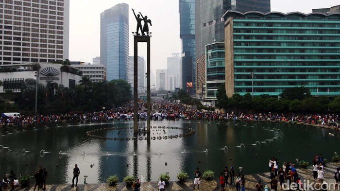 Dinas Pertamanan dan Pemakaman DKI Jakarta berencana menata ulang air mancur di Bundaran Hotel Indonesia HI, Jakarta Pusat. Rencananya perbaikan itu akan dimulai tahun depan. Landmark tugu selamat datang itu banyak pompa airnya yang rusak sehingga menyeba