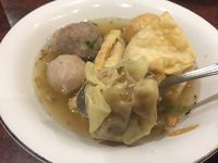 Sedapnya, Makan Malam dengan Semangkuk Bakwan Malang Berkuah Hangat