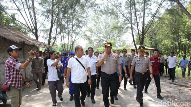 Kapolda Sumut Irjen Paulus Waterpauw cek lokasi penyelundupan sabu 44 kg.