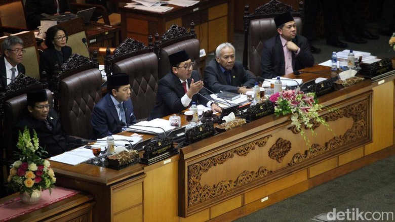 Pimpinan DPR Tak Kompak soal Surat Tunda Pemeriksaan Novanto di KPK Pimpinan DPR Tak Kompak soal Surat Tunda Pemeriksaan Novanto di KPK