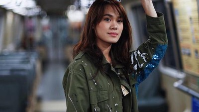 Di Negeri Paman Sam, Sheryl Seinafia dapat Respons dari John Mayer