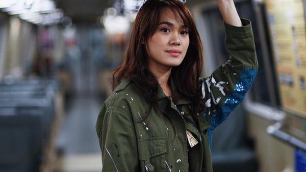 Di Negeri Paman Sam, Sheryl Seinafia dapat Respons dari John Mayer