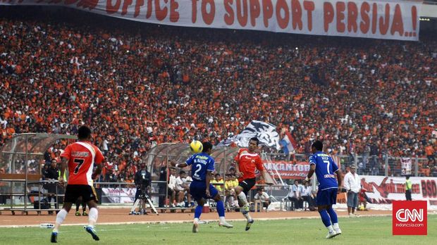 Rivalitas suporter Persija dan Persib kerap berujung kericuhan.