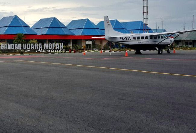 Foto: Jokowi Pamer Bandara-bandara Cantik Papua di Facebook