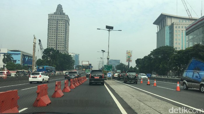 Contraflow Diberlakukan di Tol Cawang, Macet Arah Grogol Terurai