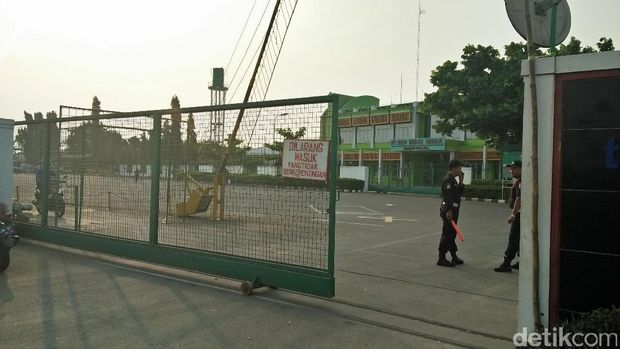 Aktivitas Operasional di Pabrik Pemalsu Kualitas Beras Normal
