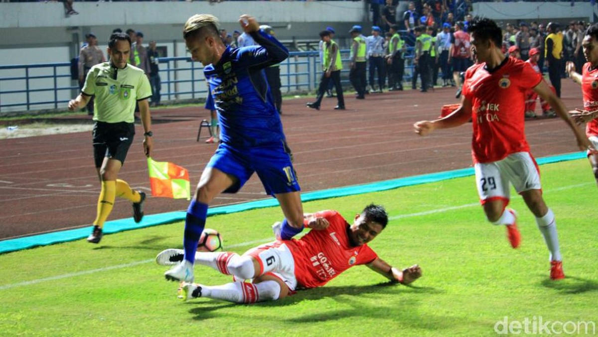 Persib vs Persija di putaran pertama Liga 1 (Foto: Wisma Putra)