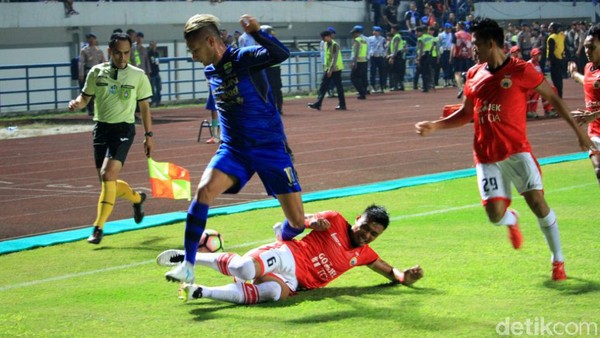 Persib vs Persija Berakhir Imbang 1-1