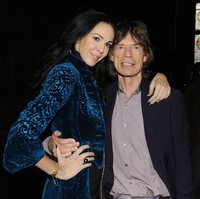 LWren Scott, desainer fashion dan kekasih Mick Jagger ini meninggal di usia 49 tahun. LWren bunuh diri dengan cara gantung diri menggunakan scarf pada 2014. Foto: Getty Images