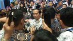 Berseragam PGRI, Jokowi Disambut Ribuan Guru