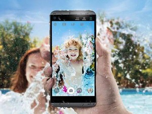 LG Q8 Sodorkan Kamera Ganda dan Anti Air, Harganya?