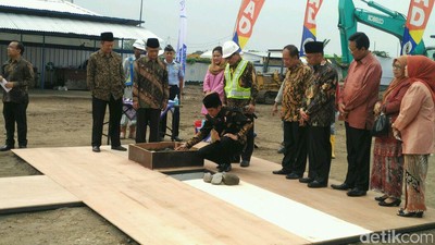 Momen Jokowi  Letakkan Batu Pertama Museum Muhammadiyah