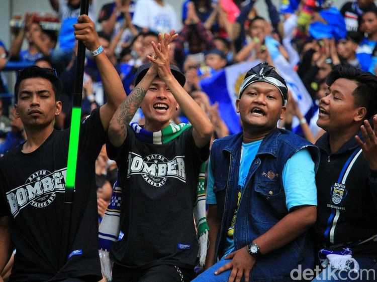 Bobotoh Padati Stadion GBLA