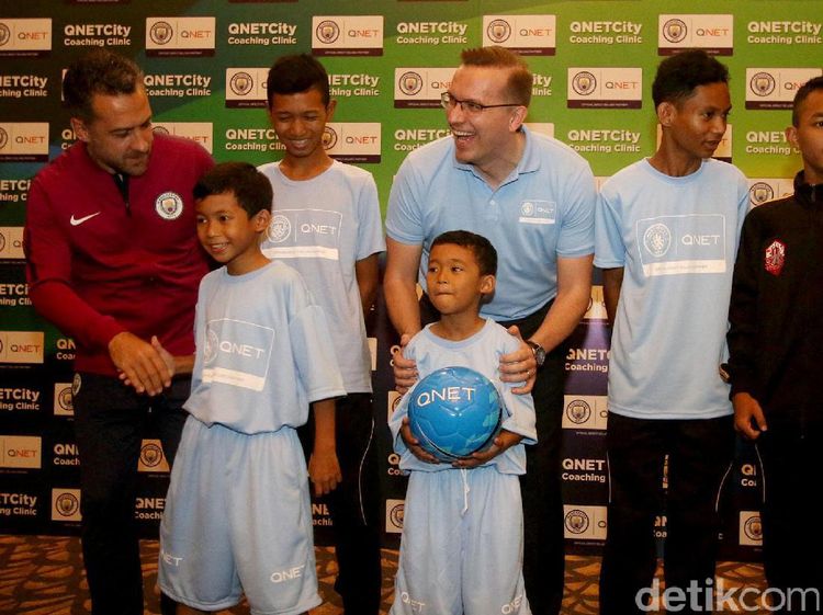 Manchester City Beri Latihan untuk Anak Rusun
