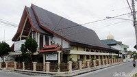 Kota Palangka Raya dikenal dengan toleransinya yang tinggi terhadap keberagaman sehingga mendapat julukan Bumi Pancasila sebagai bagian dari Provinsi Kalimantan Tengah. Tak jarang bisa ditemukan rumah ibadah yang lokasinya saling berdekatan, bahkan satu halaman.