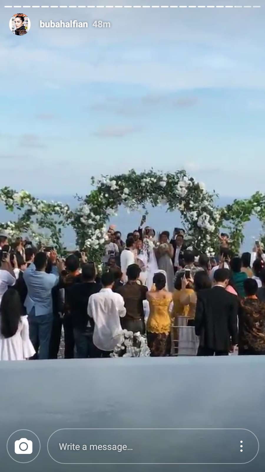 Foto-foto Pernikahan Sammy Simorangkir dan Viviane di Bali