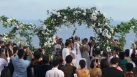 Cuma sedikit tamu yang diundang dalam acara pernikahan mereka pada Sabtu (22/7) kemarin. Foto: Instagram Bubahalfian