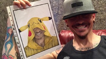Ternyata Chester penggemar pokemon. Foto: Chester Bennington