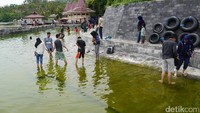 Inilah Kolam air panas di kaki Gunung Seminung. Traveler bisa berendam di sana (Kurnia/detikTravel)