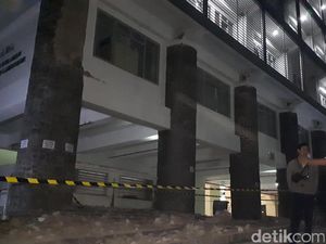 Begini Detik-detik Runtuhnya Batu di Pilar Gedung CADL ITB
