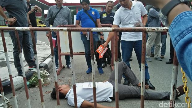 Salah satu adegan perampokan di SPBU Daan Mogot