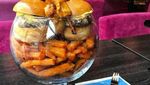 Begini Jadinya Kalau Sekop, Payung sampai Kursi Dipakai untuk Sajikan Makanan
