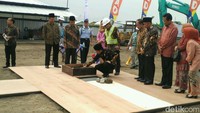 Usai peletakkan batu pertama, Jokowi turut merespons bentrokan yang terjadi di Yerussalem. Tiga warga Palestina tewas dalam bentrokan tersebut. Foto: Usman Hadi/ detikcom