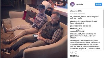 Di waktu senggan, nongkrong bareng sama personil Linkin Park. Foto: Chester Bennington