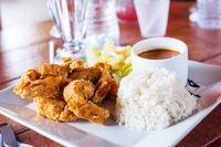 <i>Fried Chicken</i> Makin Nikmat Disantap dengan Salad hingga Waffle