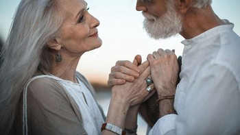 Netizen juga mengaku salut dengan keawetan hubungan kakek nenek ini. Foto: Irina Nedyalkova via Bored Panda