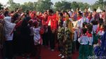 Foto: Simsalabim! Begini Aksi Jokowi-Iriana Jadi Pesulap