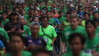 Ajang MILO Jakarta International 10K digelar di Jakarta, Minggu (23/7). Sebanyak 15 ribu pelari meramaikan ajang ini. 